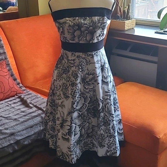 Black and White Floral Strapless Dress - Picture 5 of 5